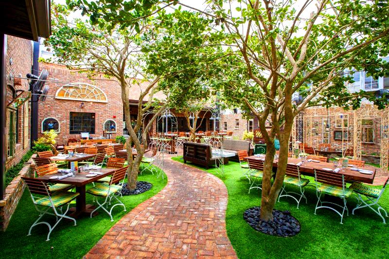 louie-bossi-fort-lauderdale-back-patio-courtyard-courtesy-louie-bossi